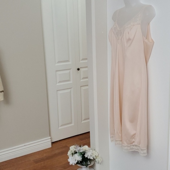 Vintage full Beauty slip/nightie size Large 39-40 bust - Picture 1 of 9